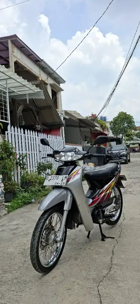 Honda Supra fit 2004
Warna Hitam Silver
Km 28777 an on going