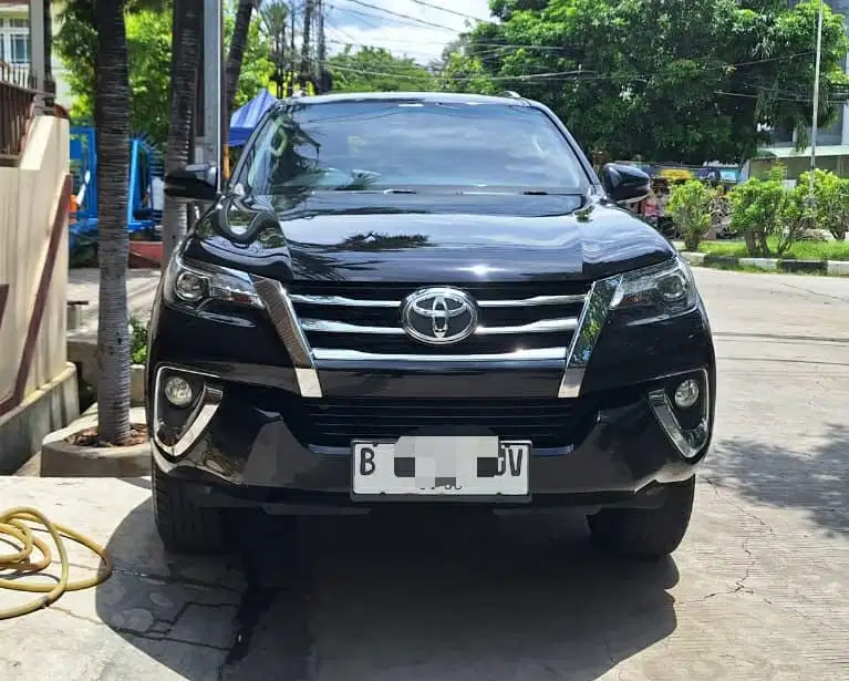Toyota Fortuner VRZ 2.4 AT 4X2 WARNA HITAM TAHUN 2020