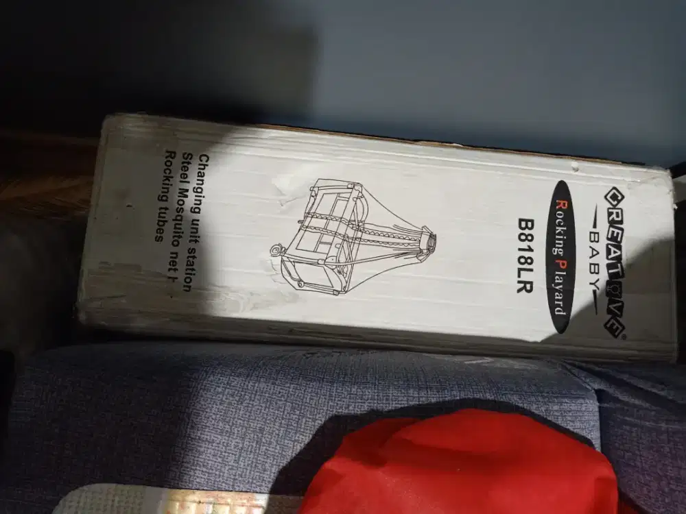 Box bayi warna merah