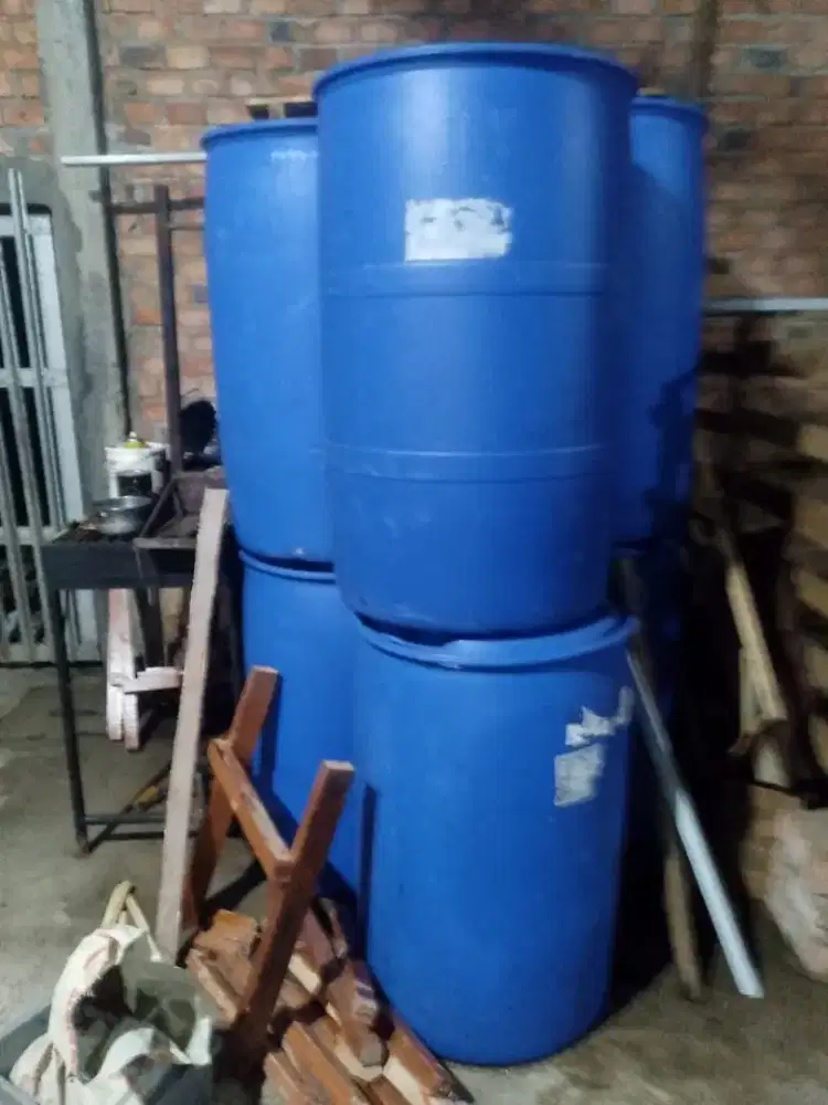 Drum masih sangat bagus 200 L