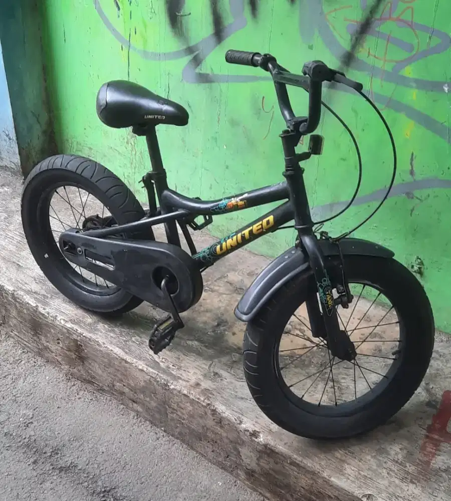 Jual sepeda bmx uk 16 ban besar.