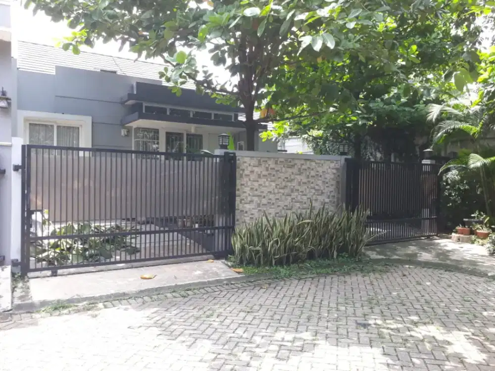 Dijual Rumah Cibubur Country, Luas Asri dan Siap Huni