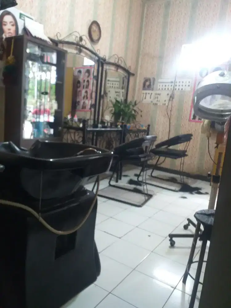 Perlengkapan salon