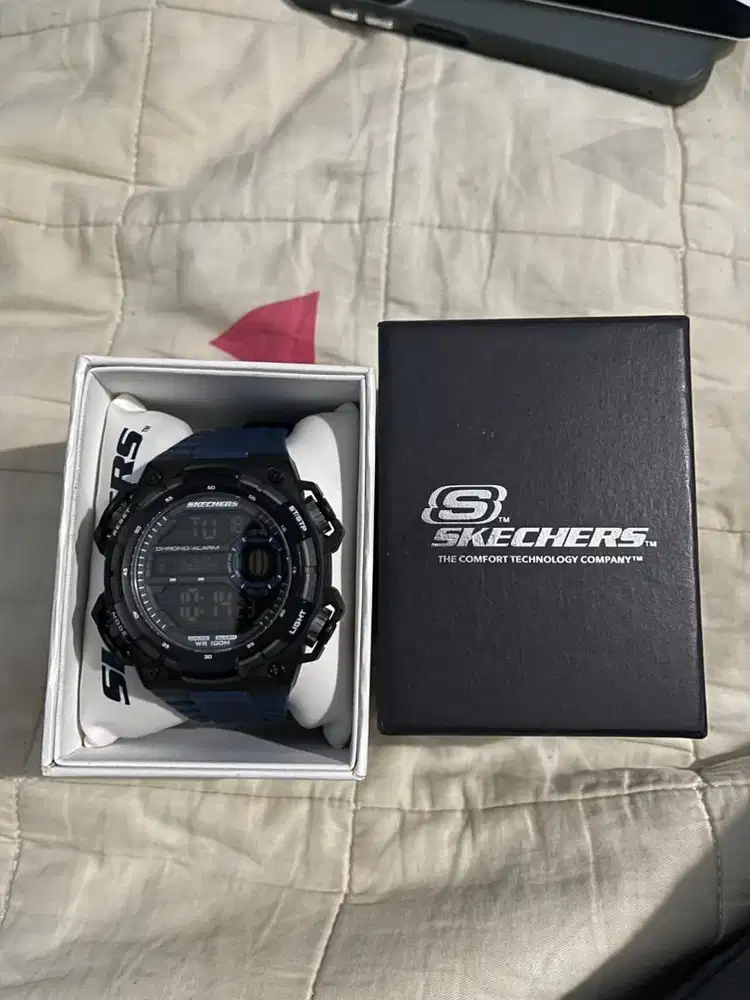 Jam Skechers water resist 100m