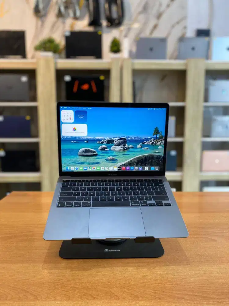 MACBOOK AIR 2020 M1 CHIP RAM 8GB SSD 256GB IBOX-LIKE NEW GARANSI MURAH