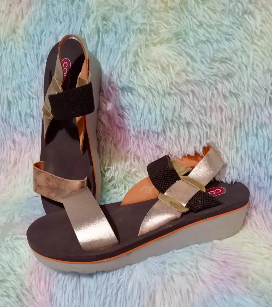 Carvil Sepatu Sandal Wanita Elegan brown Gold