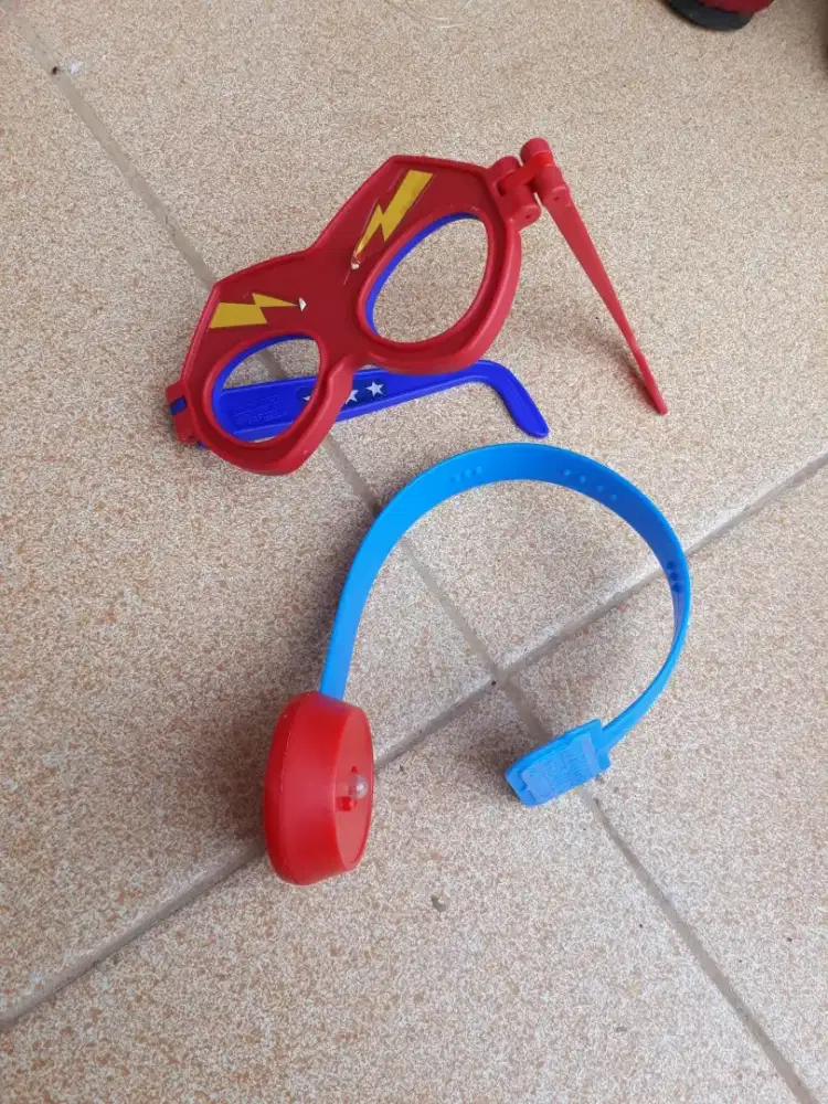 Mainan kacamata anak