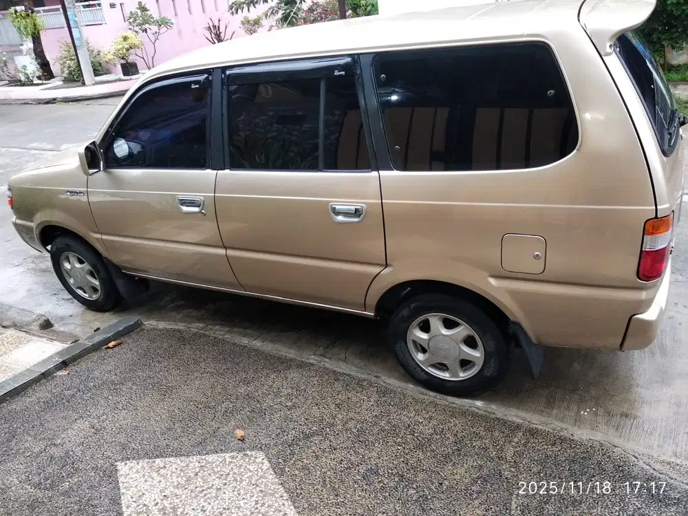 Toyota Kijang LGX th 1999 Bensin w. Coklat muda met, antik