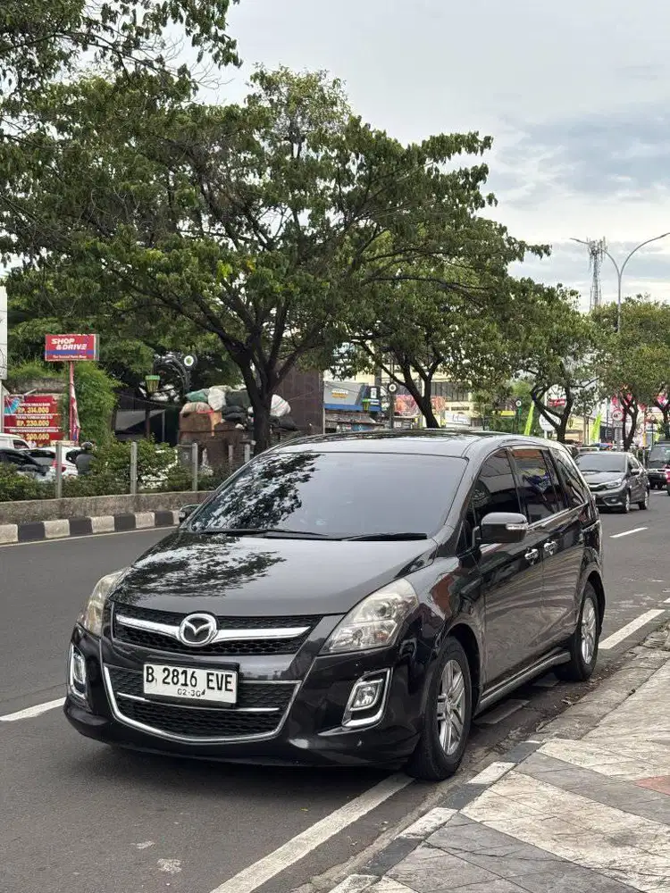 Mazda 8 2.3L AT 2011