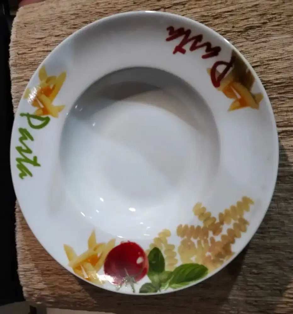 piring cembung
porselen tebal
import
cocok untuk pasta/mie/ramen