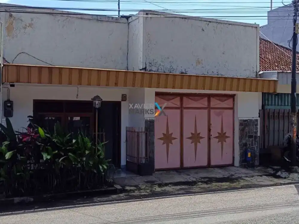 Dijual Rumah Terawat Semi Furnish di Area Jalan Gunung - gunung, Klojen Malang