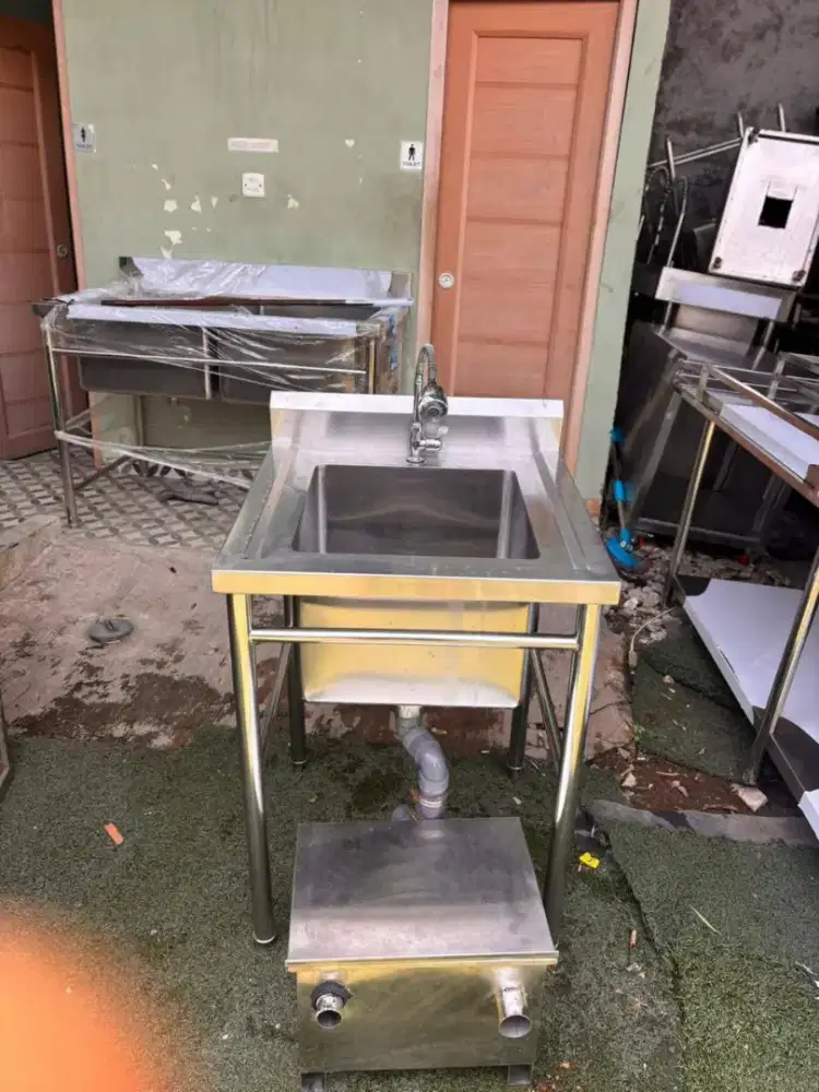 Sink 1 lubang 
Include kran dan grease trap