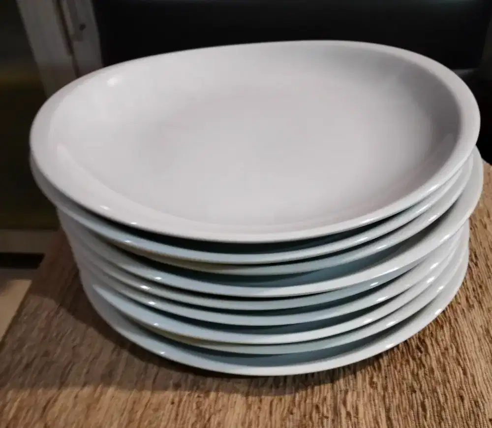 piring oval
porselen tebal
import 
ukuran 29 x 26 cm
new