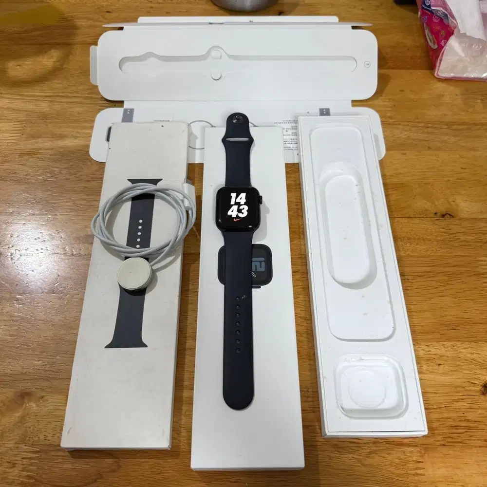 Apple Watch SE 44MM Midnight Black Fullset Original Mulus