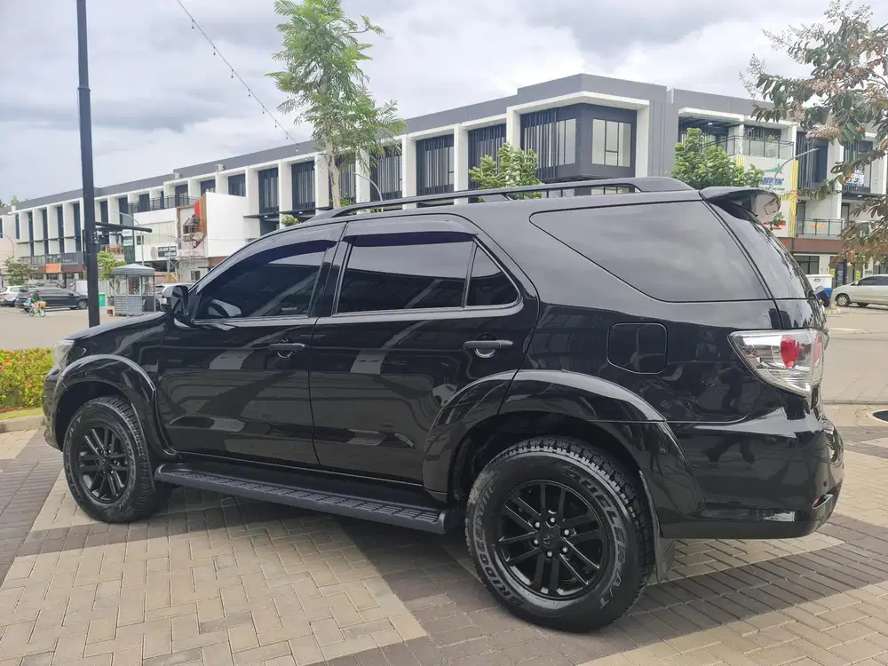 TOYOTA FORTUNER G VNT MATIC 2013 HITAM