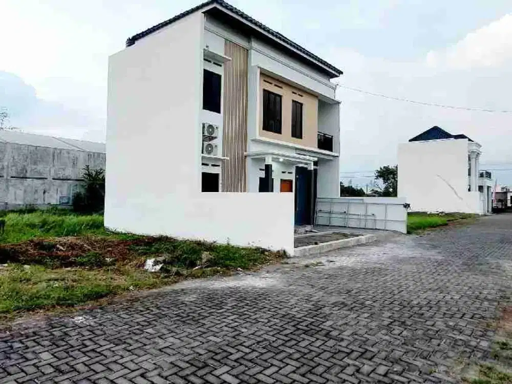 Rumah modern minimalis depan jalan utama baki solo baru