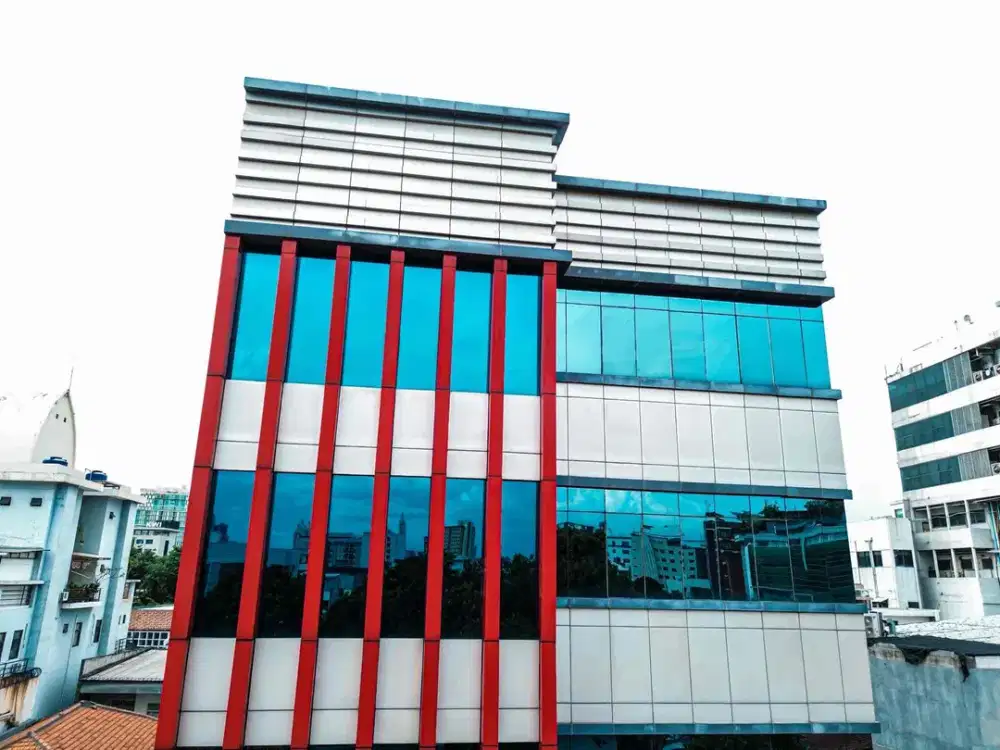 Gedung Baru 5 Lantai di Menteng