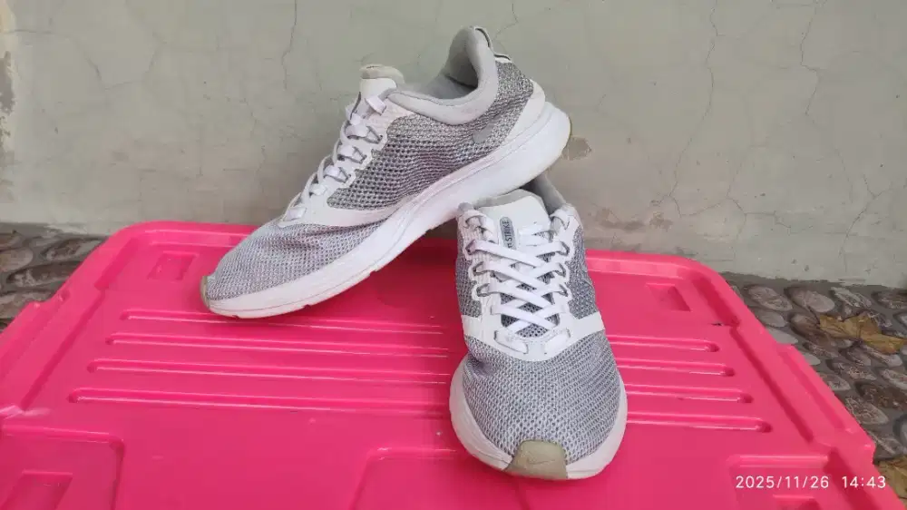 Nike Zoom Strike size 40