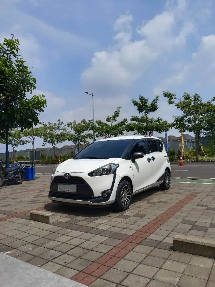 Dijual Toyota Sienta E 2017 MT