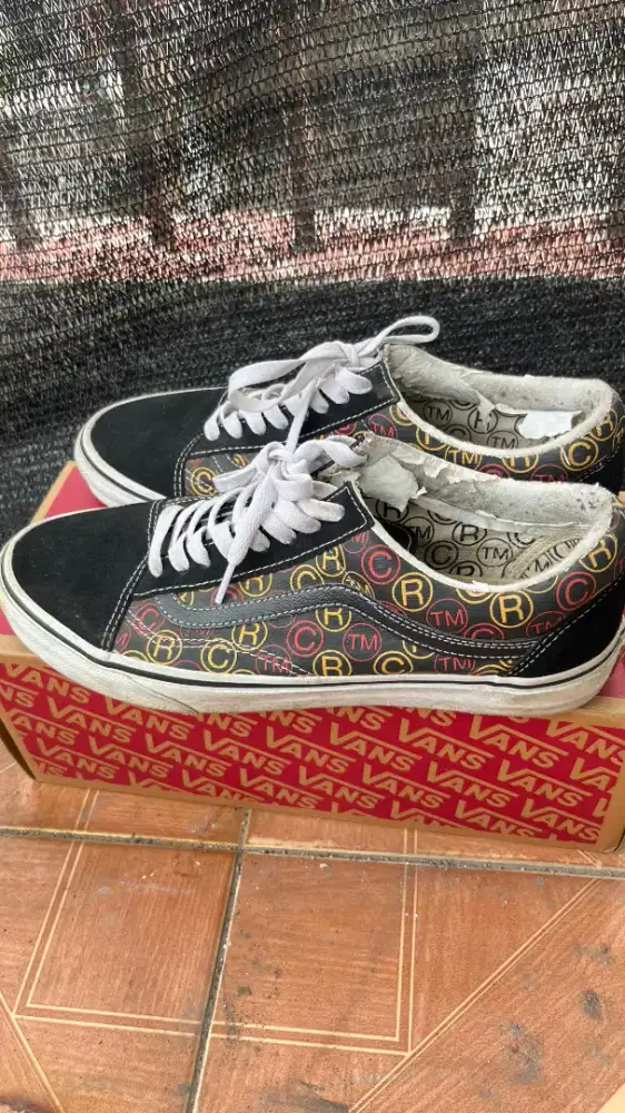 SEPATU VANS OLD SKOOL