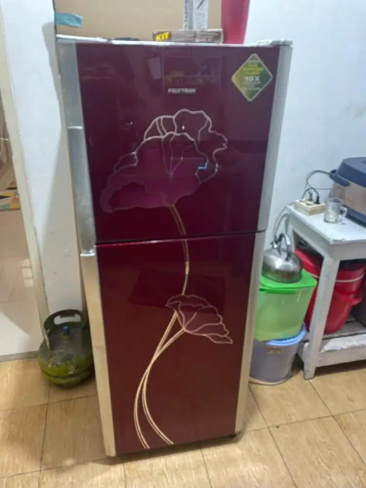 Kulkas 2 pintu kondisi nyala tidak dingin