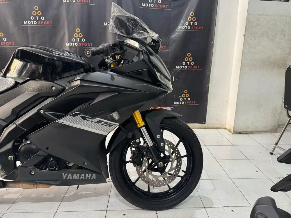sporty yamaha R15 v3 2020
