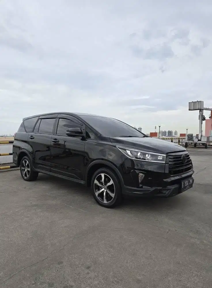 INNOVA VENTURER DIESEL Matic 2021 HITAM