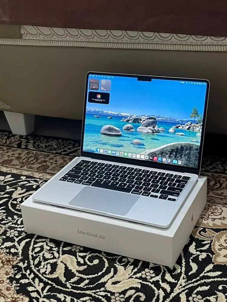 MacBook Air 2025 M4 13 inch 16/256