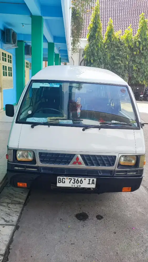 L300 Mitsubishi Minibus