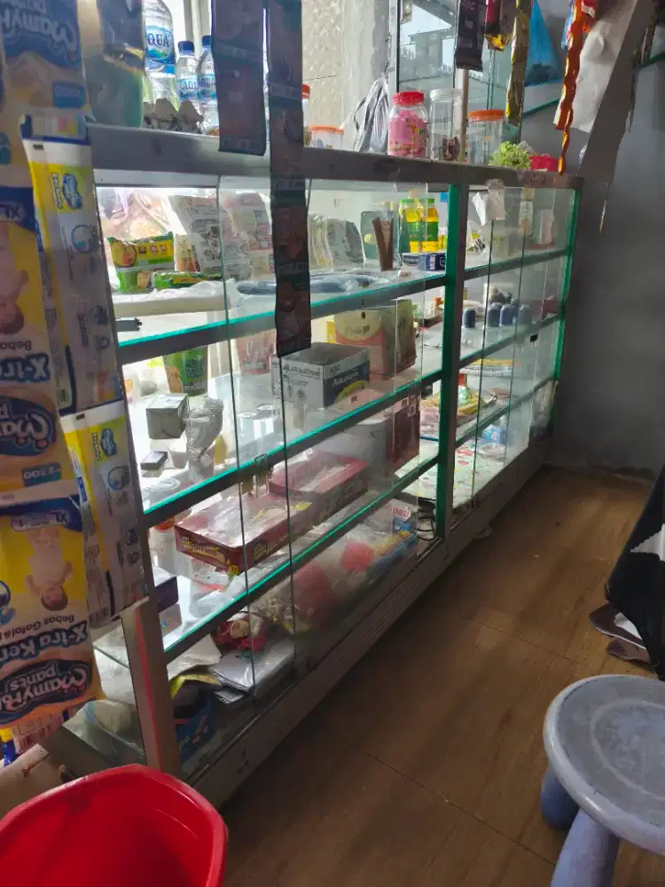 Etalase Bahan kokoh dan tebal, UK : 2 meter