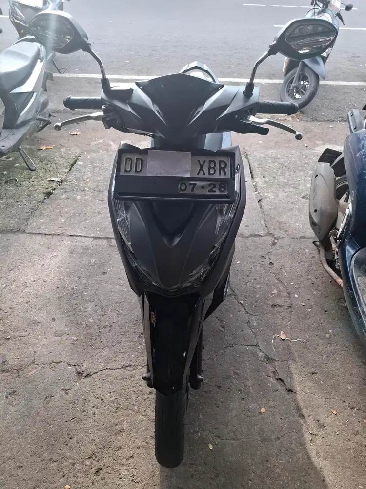Honda Beat 110cc 2023 silver hitam