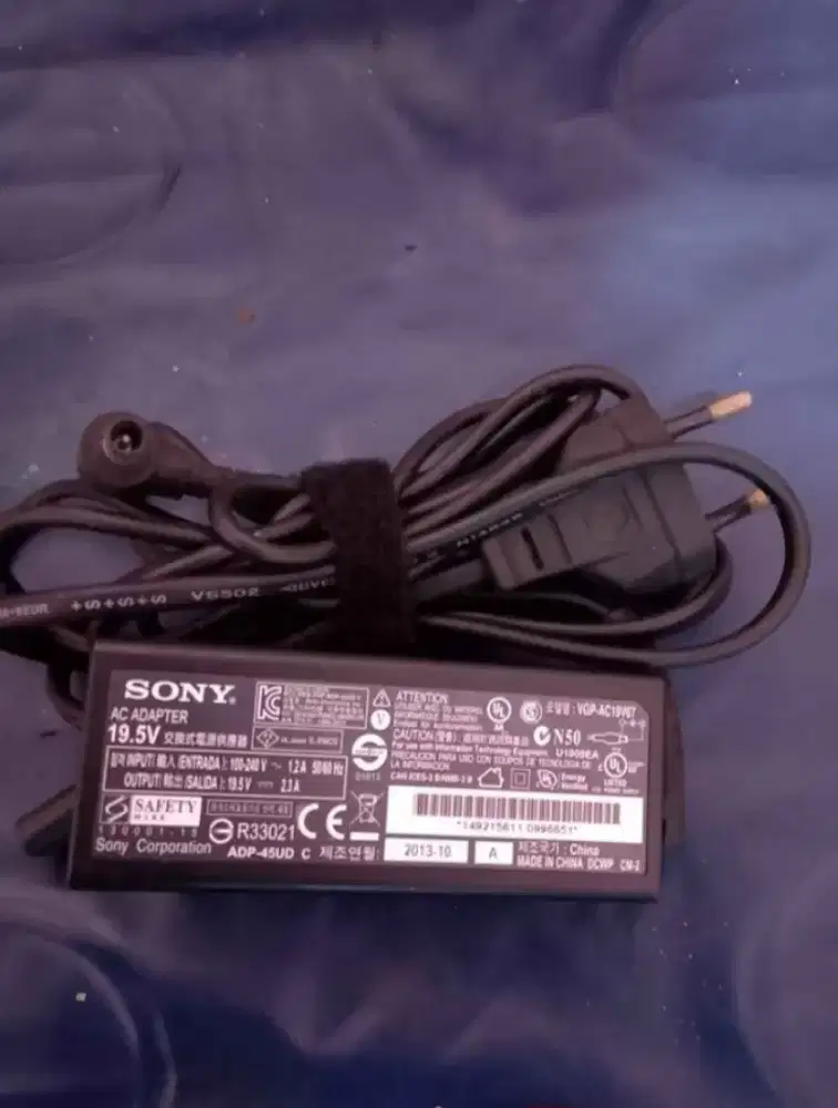 Jual charger laptop sony viao voltage 19,5 volt ori Rp. 60.000 nego
