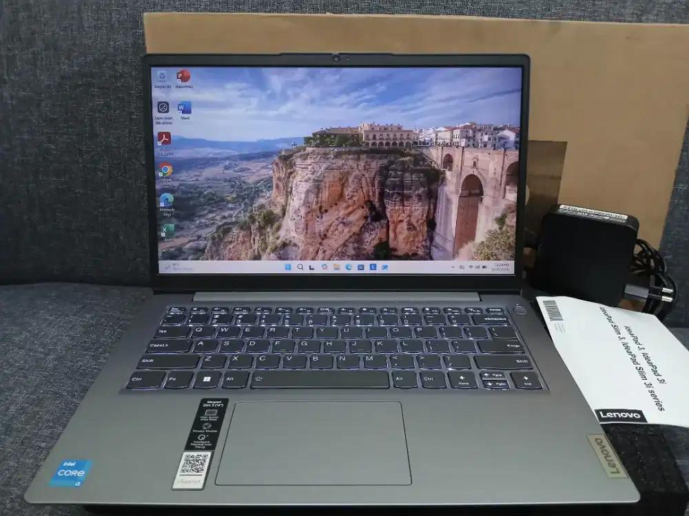 Lenovo Slim 3i Core i3 8/512GB FHD Fullset