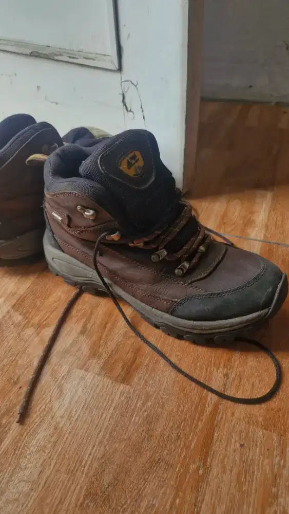 Sepatu gunung Rei no 42