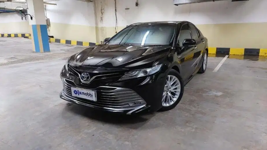 DP Rendah  19JT Toyota Camry 2.5 Hybrid-AT 2020 Hitam