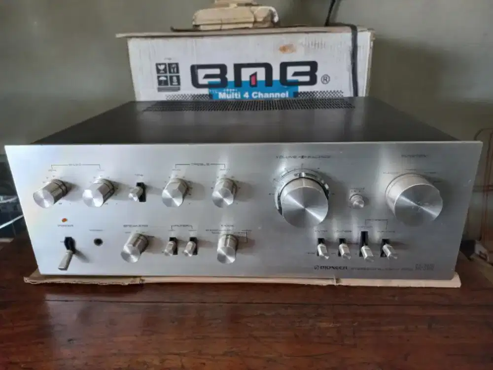 Pioneer SA-8900 Amplifier