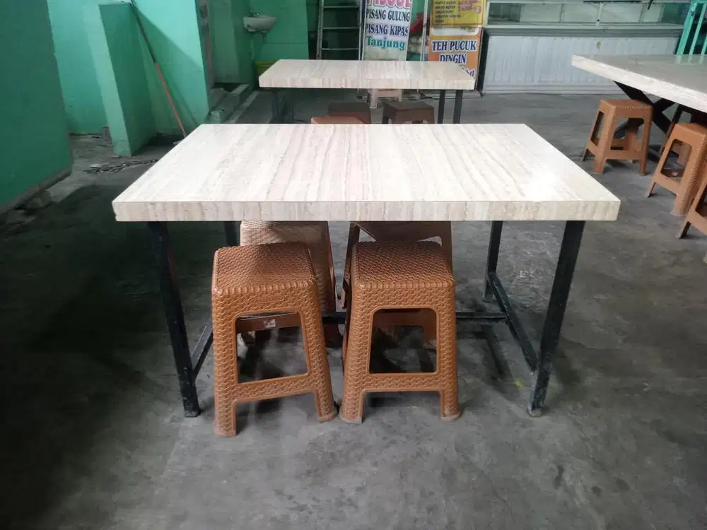 Meja Rumah Makan