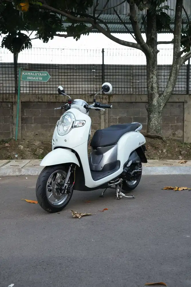 Scoopy K93 White 2020
