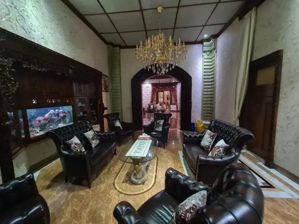 Rumah Mewah Klasik Trunojoyo Sayap Riau