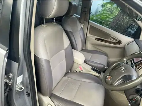 Toyota Kijang Innova 2014 Bensin