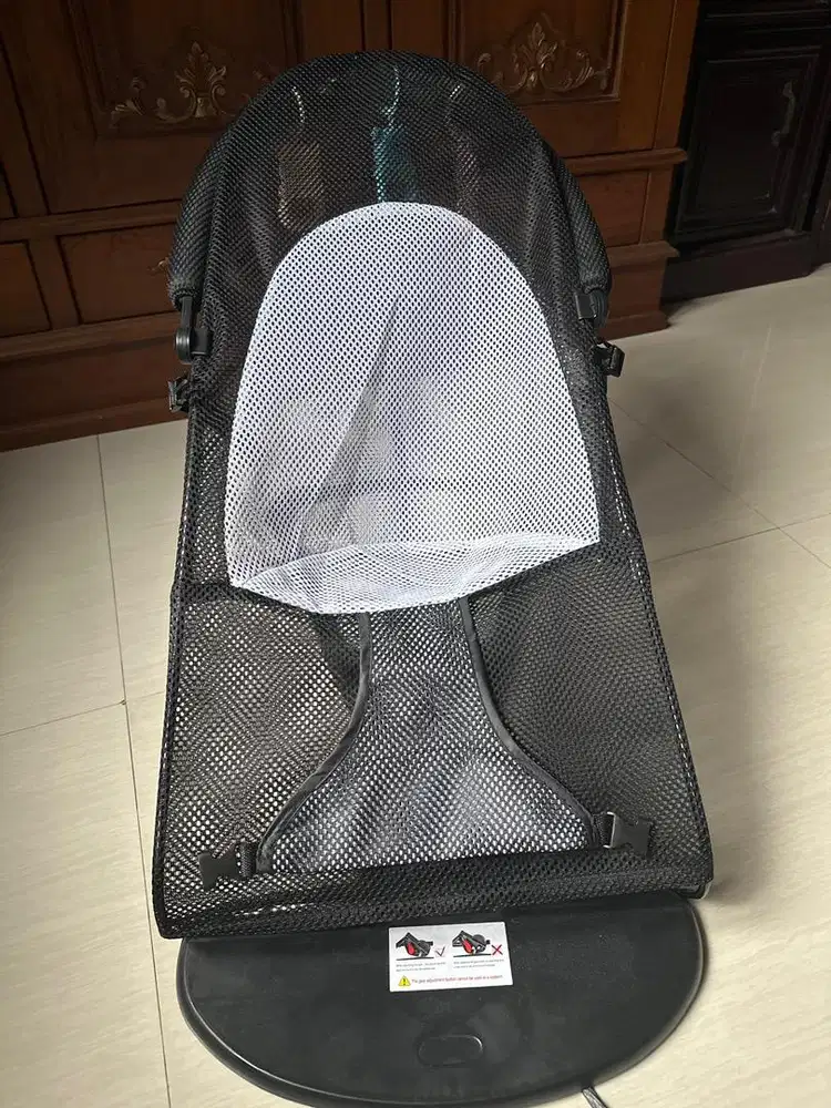 Babysitter bayi 2 bulan