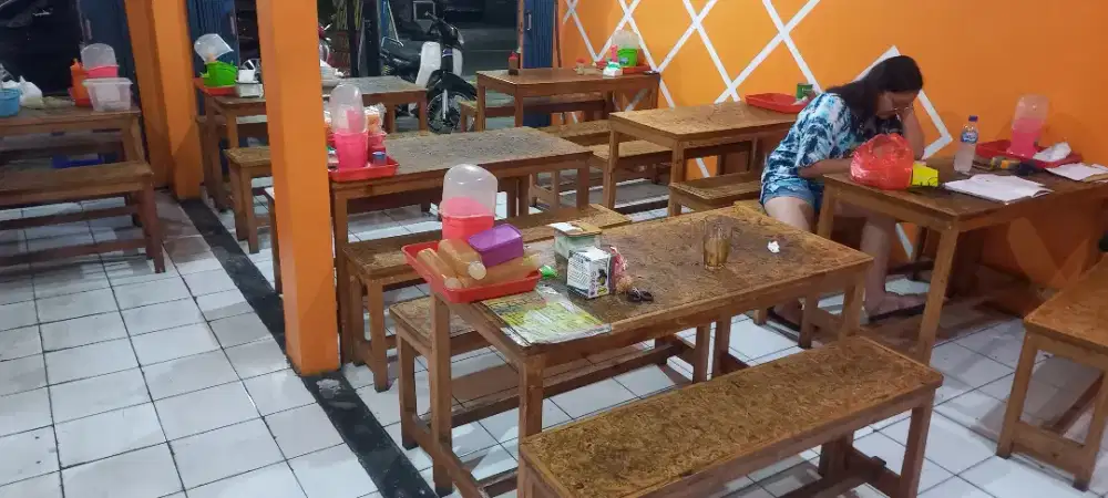 Meja & Kursi Rumah Makan Bekas