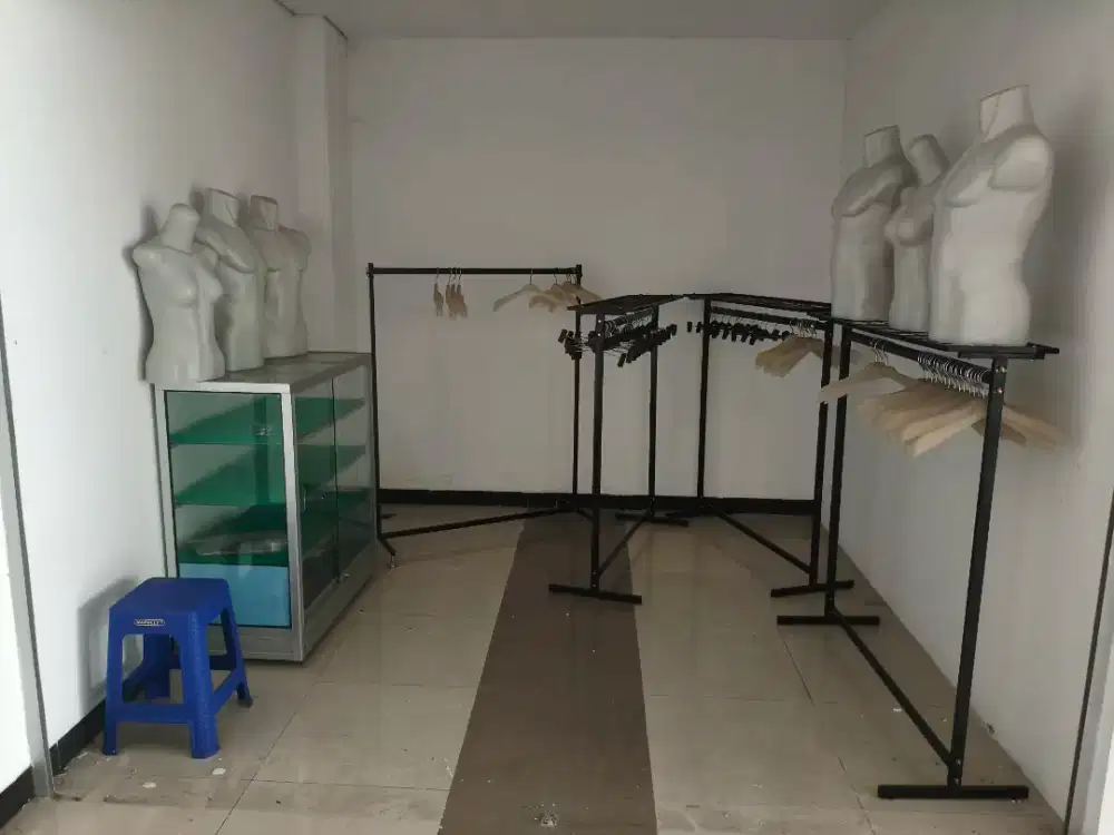 Dijual Etalase,Rak,Manequin dll