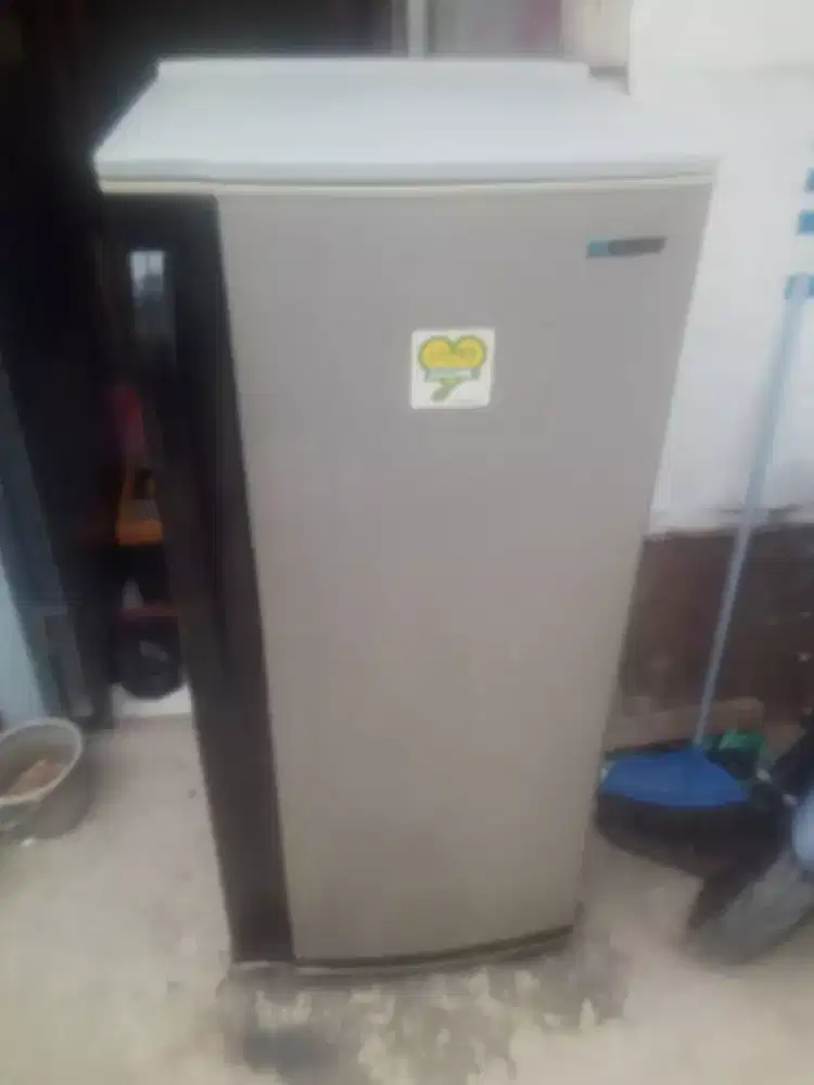 Kulkas 1 pintu sharp normal siap pakai orisinil pabrik nego tipis