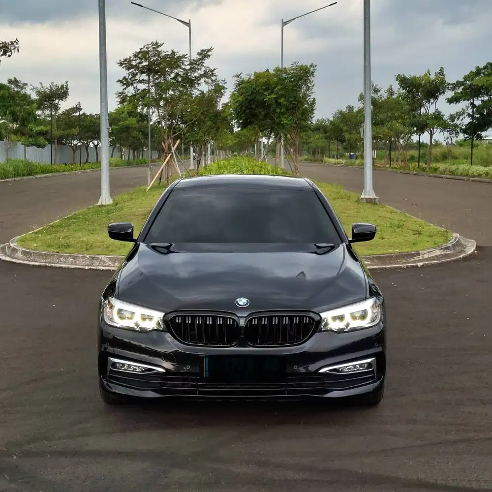 (km 20rb)Bmw 520i AT. Luxury. Tahun 2018. Hitam. Perfect cond