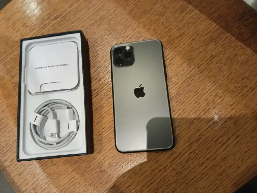 Iphone 11 pro max 256gb sebisanya baru