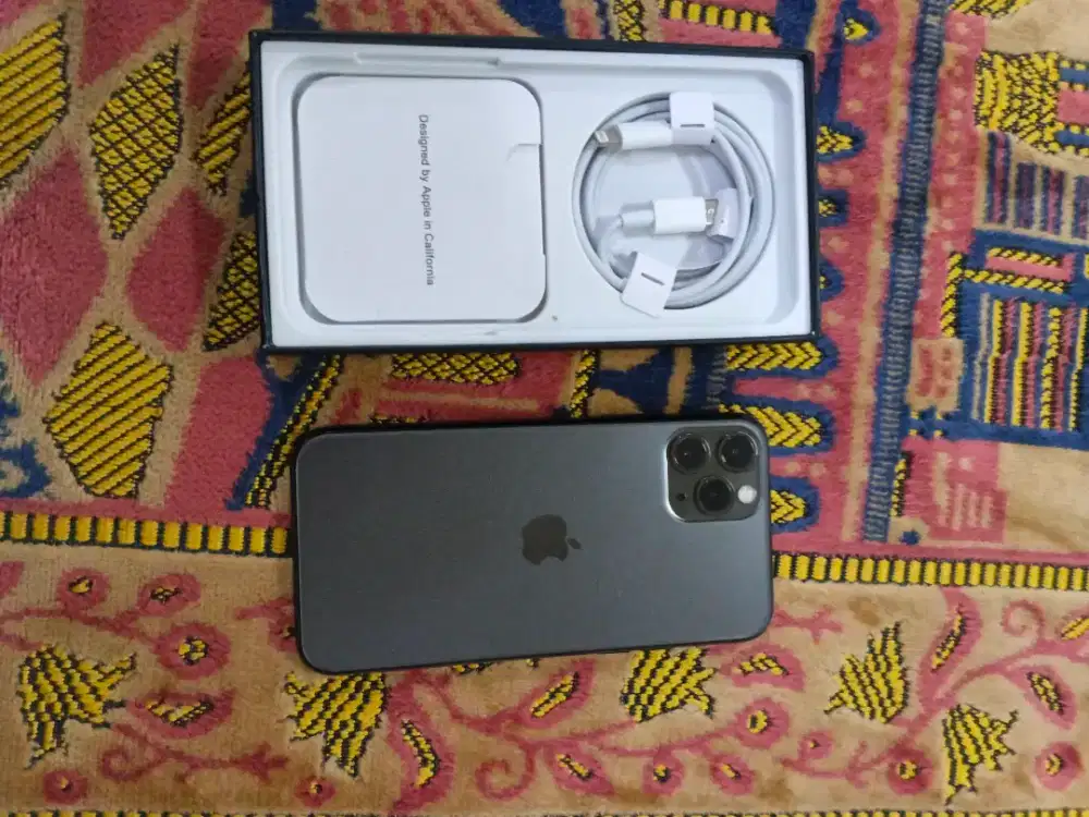 Iphone 11 pro max 256gb masih bagus baru