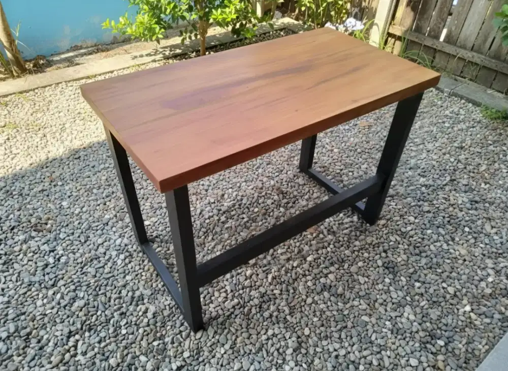 Meja kayu solid mahogany