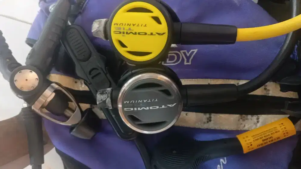 Atomic T2 titanium regulator Octopus Ti2