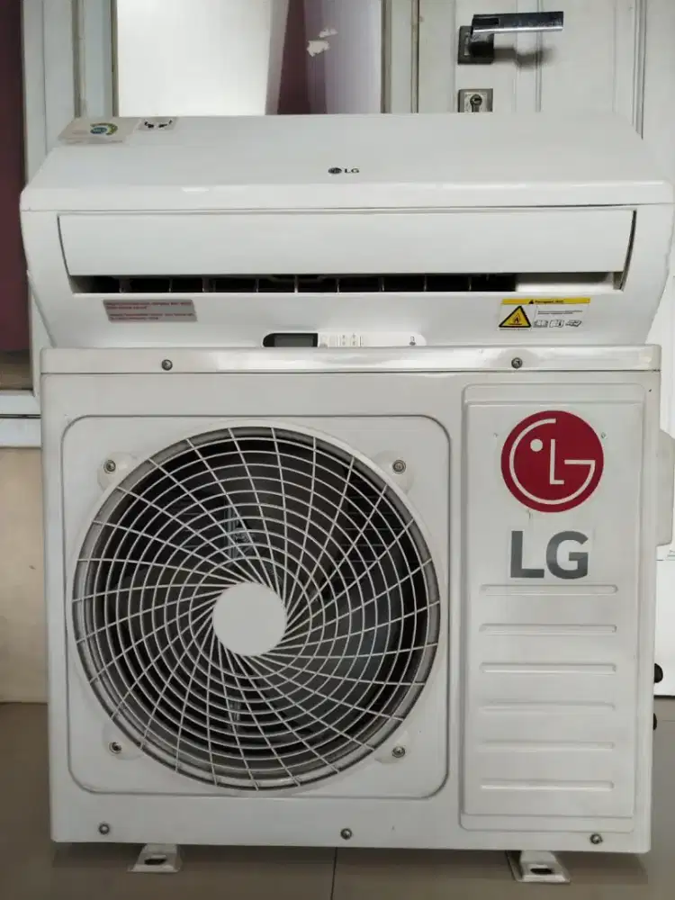 Di jual AC LG 1/2 pk plus pasang